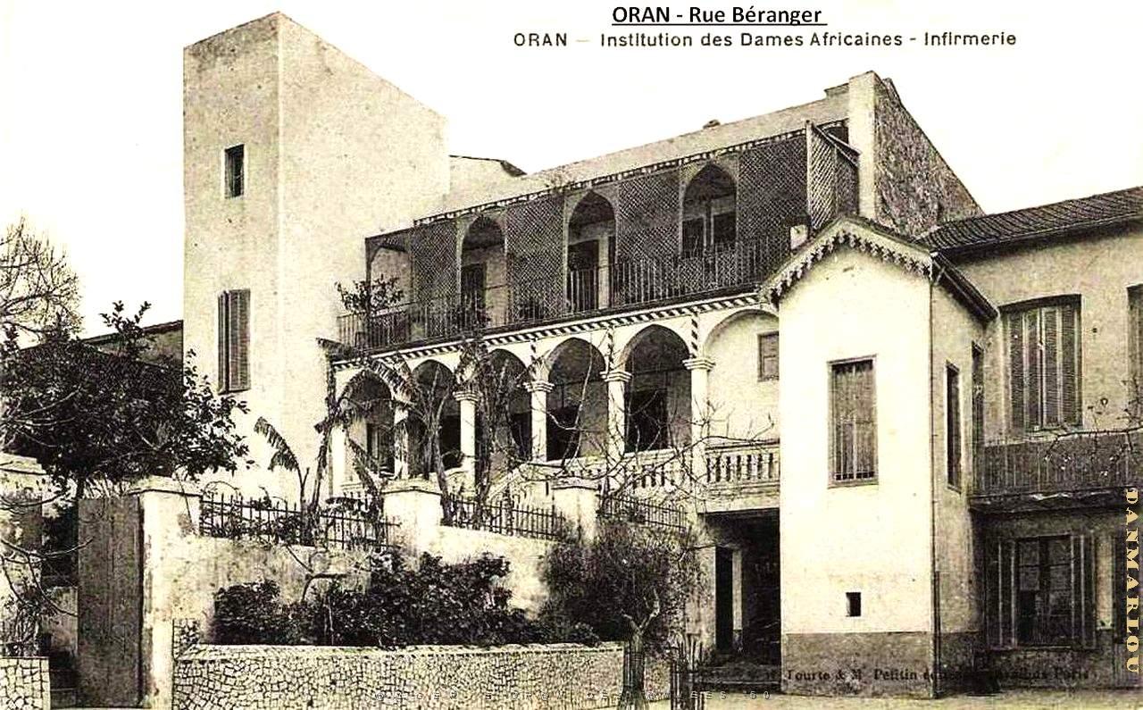 SP g- 009- St Pierre- Dames africaines- rue Beranger.jpg